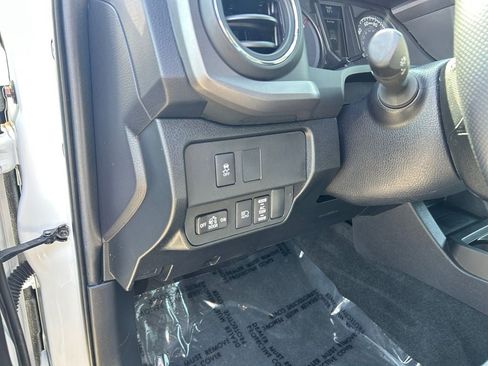 Used 2023 Toyota Tacoma TRD Off-Road w/ Technology Package AWD/4WD image 19