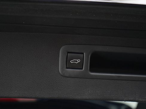 Used 2025 Toyota Highlander Platinum AWD/4WD image 18