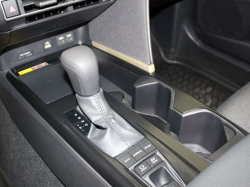 Used 2026 Toyota Camry LE w/ Convenience Package image 16