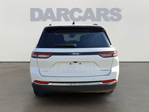 Used 2023 Jeep Grand Cherokee Laredo image 5