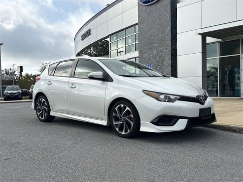 Used 2018 Toyota Corolla iM image 10