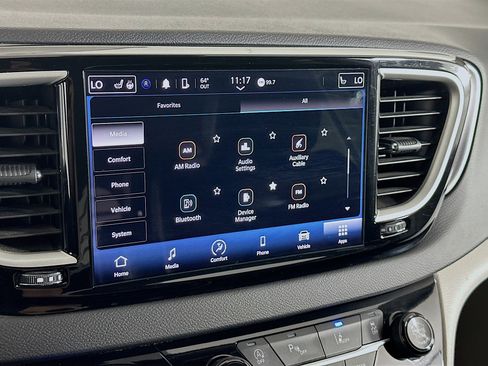 Used 2024 Chrysler Pacifica Touring-L image 19