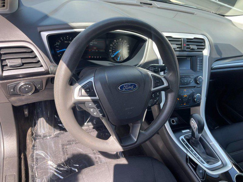 Used 2015 Ford Fusion SE FWD image 19