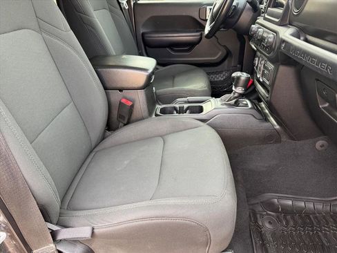 Used 2018 Jeep Wrangler Unlimited Sport S image 18