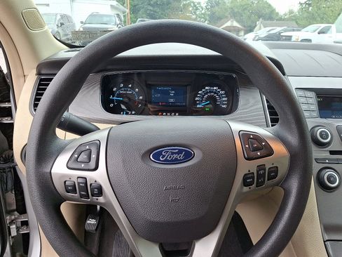 Used 2017 Ford Taurus SE image 18
