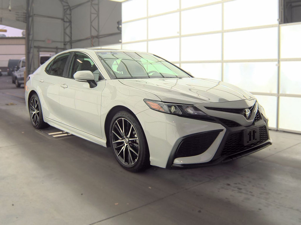 Used 2023 Toyota Camry SE w/ Audio Upgrade Package FWD image 2