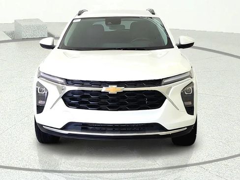 Used 2025 Chevrolet Trax LT w/ Driver Confidence Package FWD image 2