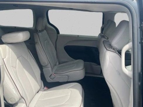 Used 2020 Chrysler Pacifica Limited FWD image 14
