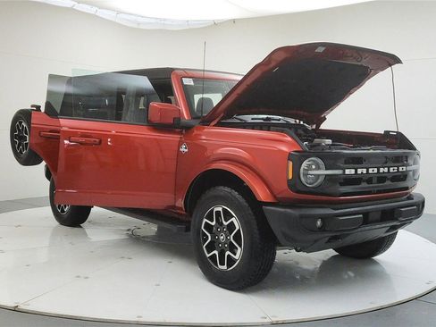 Used 2023 Ford Bronco Outer Banks AWD/4WD image 10