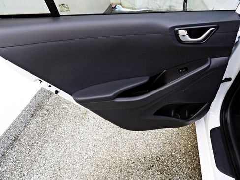 Used 2019 Hyundai Ioniq Blue FWD image 9