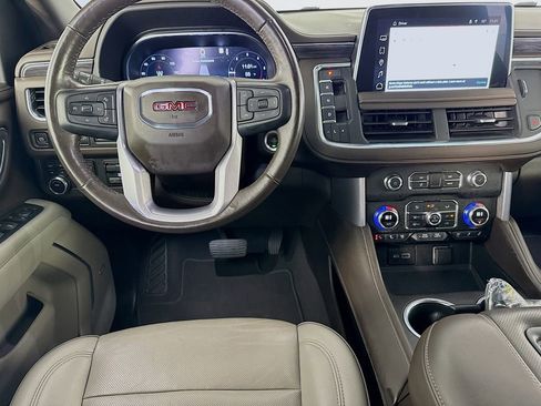 Used 2022 GMC Yukon XL SLT w/ SLT Luxury Package image 24