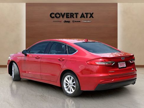 Used 2020 Ford Fusion SE FWD image 3