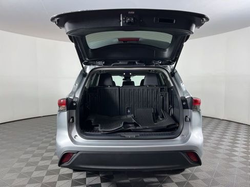 Used 2023 Toyota Highlander L image 51
