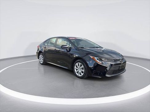 Used 2026 Toyota Corolla LE FWD image 3