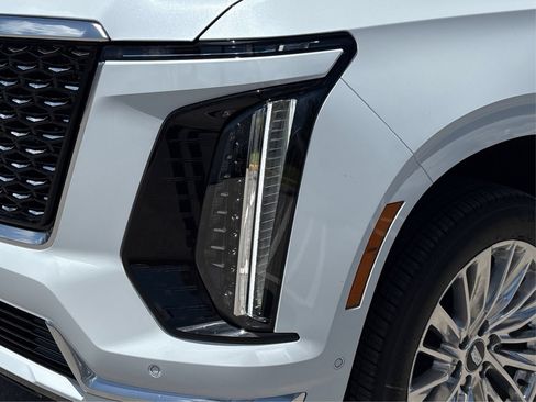 New 2026 Cadillac Escalade ESV Luxury AWD/4WD image 14