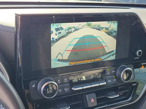 Used 2023 Toyota Highlander XLE FWD image 26