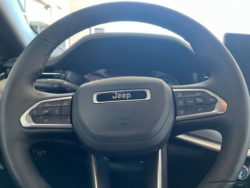 Used 2025 Jeep Compass Limited image 29