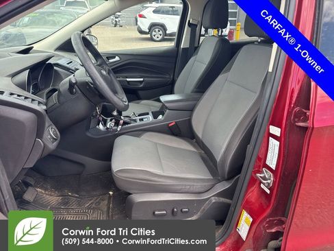 Used 2017 Ford Escape SE image 2
