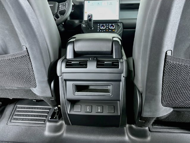 New 2026 Land Rover Defender 110 X-Dynamic SE AWD/4WD image 24