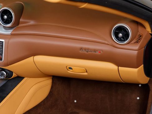 Used 2015 Ferrari California T RWD image 19