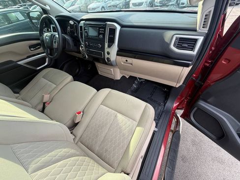 Used 2018 Nissan Titan SV AWD/4WD image 18
