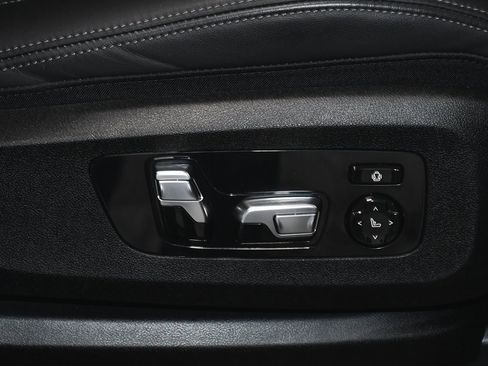 Used 2023 BMW X7 xDrive40i w/ M Sport Package image 70