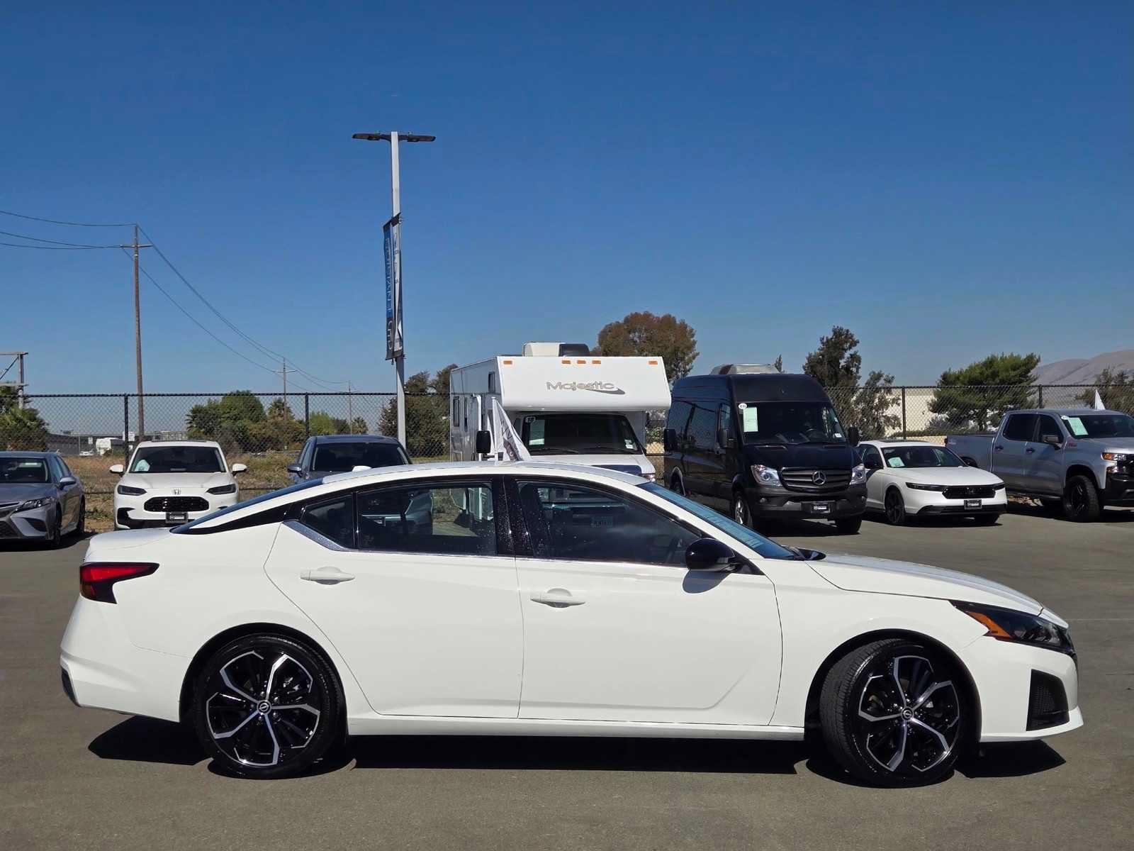 Used 2025 Nissan Altima 2.5 SR FWD image 8