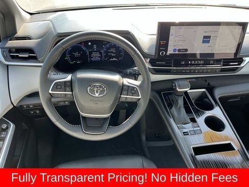 Used 2025 Toyota Sienna XSE AWD/4WD image 12