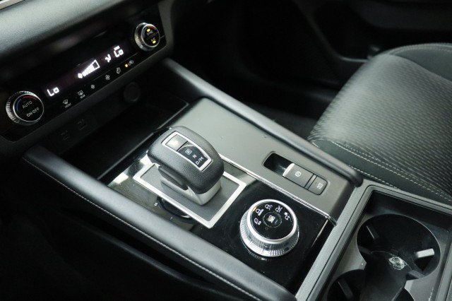Used 2023 Mitsubishi Outlander ES FWD image 18