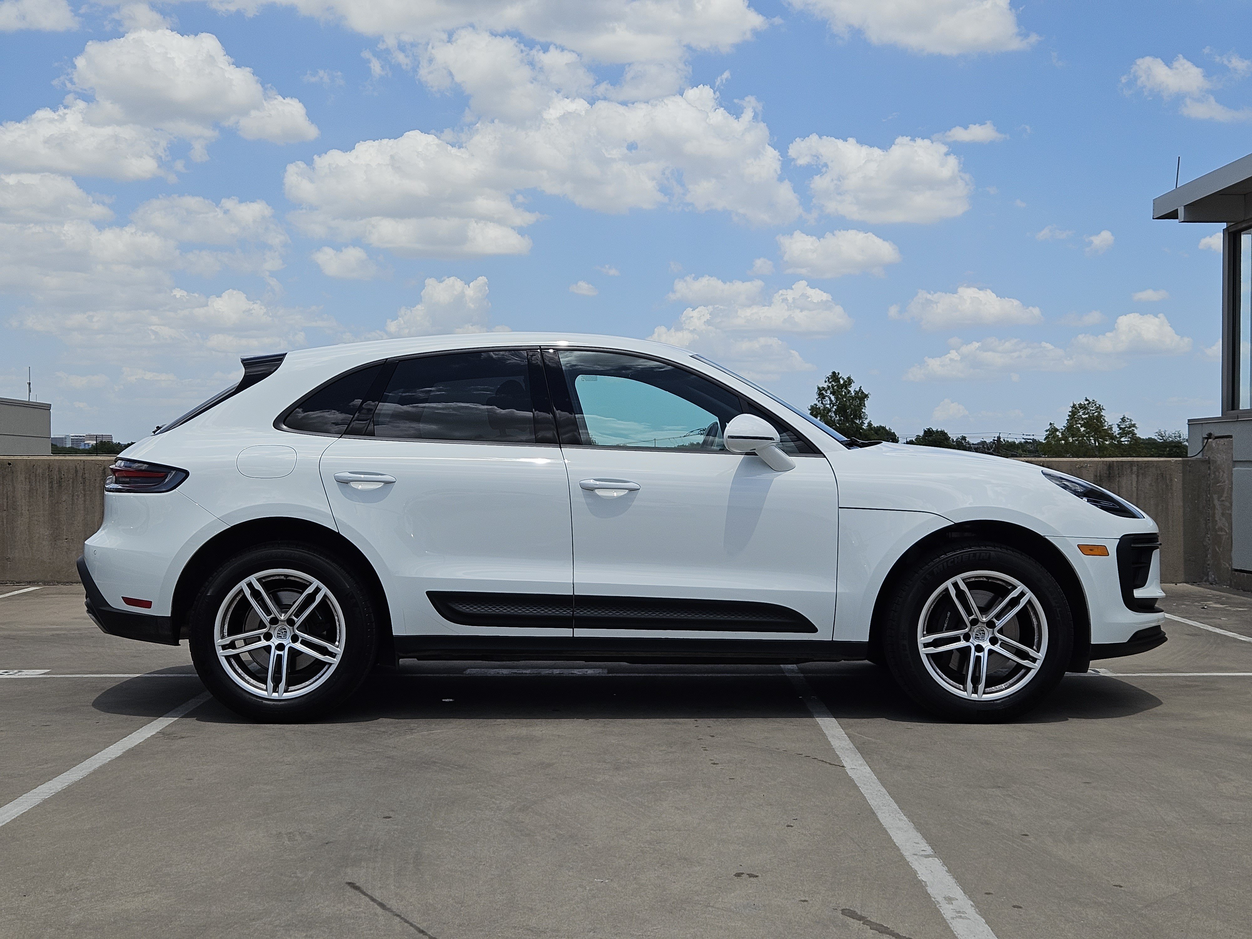 Certified 2026 Porsche Macan AWD/4WD image 9