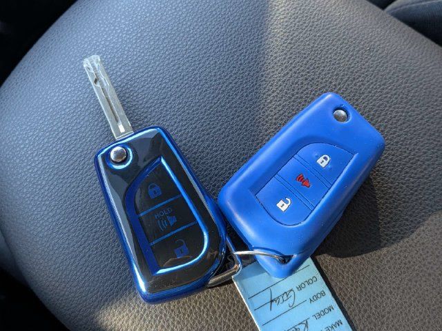 Used 2025 Toyota RAV4 LE AWD/4WD image 28