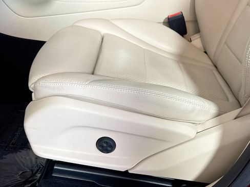 Used 2021 Mercedes-Benz GLC 300 4MATIC image 18