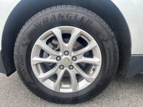 Used 2019 Chevrolet Equinox LS w/ LS Convenience Package AWD/4WD image 25