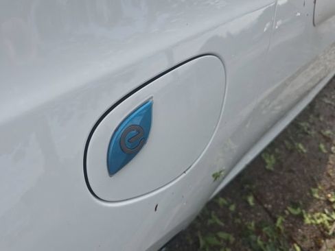 Used 2021 Chrysler Pacifica Touring-L FWD image 5