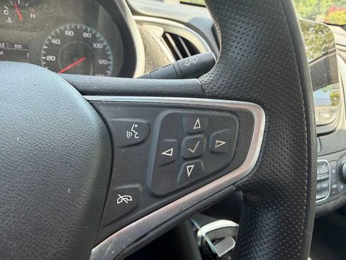 Used 2022 Chevrolet Malibu LT FWD image 16