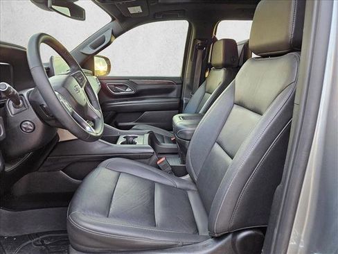 Used 2024 Chevrolet Suburban Z71 w/ Luxury Package image 19