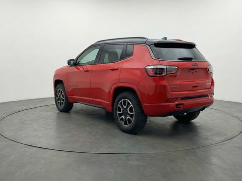 Used 2025 Jeep Compass Trailhawk image 6