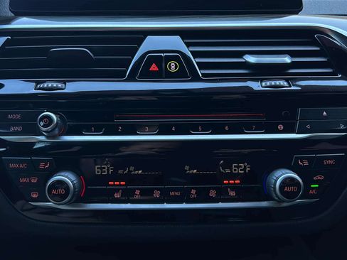 Used 2018 BMW 530i xDrive image 36