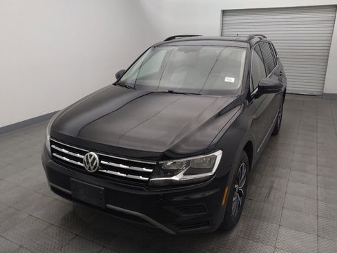 Used 2020 Volkswagen Tiguan SE w/ Panoramic Sunroof Package image 15