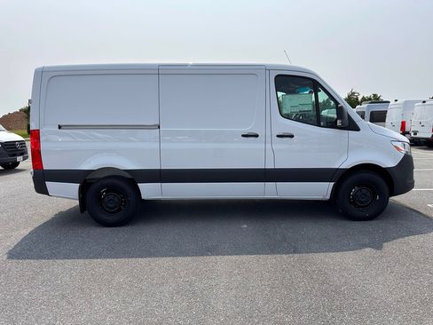 Used 2025 Mercedes-Benz Sprinter 2500 image 3