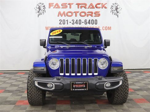 Used 2018 Jeep Wrangler Unlimited Sahara image 2