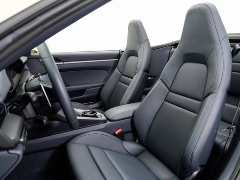 Used 2025 Porsche 911 Carrera image 5