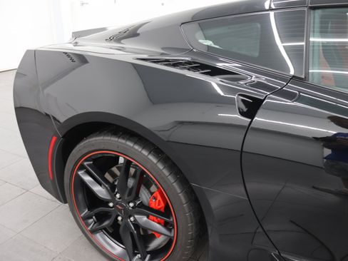 Used 2019 Chevrolet Corvette Stingray Coupe w/ Carbon Flash Badge Package RWD image 23