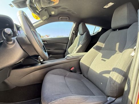 Used 2018 Toyota C-HR image 9