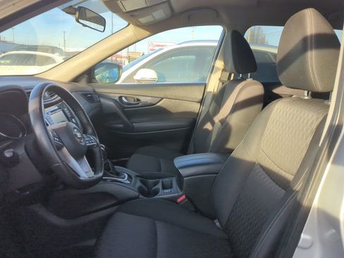 Used 2018 Nissan Rogue SV w/ Premium Package image 6