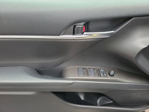 Used 2022 Toyota Camry LE w/ Convenience Package image 21