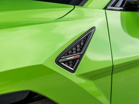 Used 2025 Lamborghini Urus SE image 15