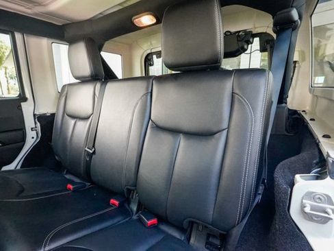 Used 2016 Jeep Wrangler Unlimited Rubicon AWD/4WD image 72