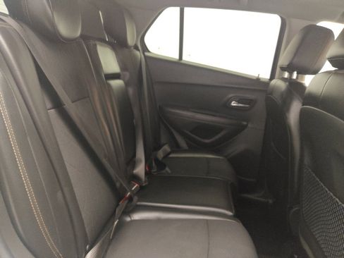 Used 2019 Chevrolet Trax LT w/ LT Convenience Package FWD image 19