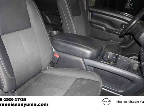 Used 2019 Nissan Titan SV w/ SV Convenience Package image 6